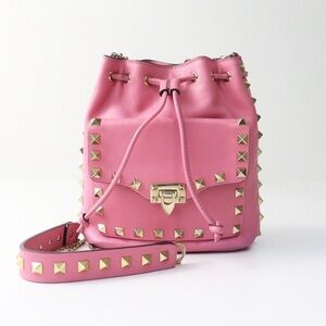Valentino Garavani 
Pink Leather Drawstring Rockstud Bucket Bag